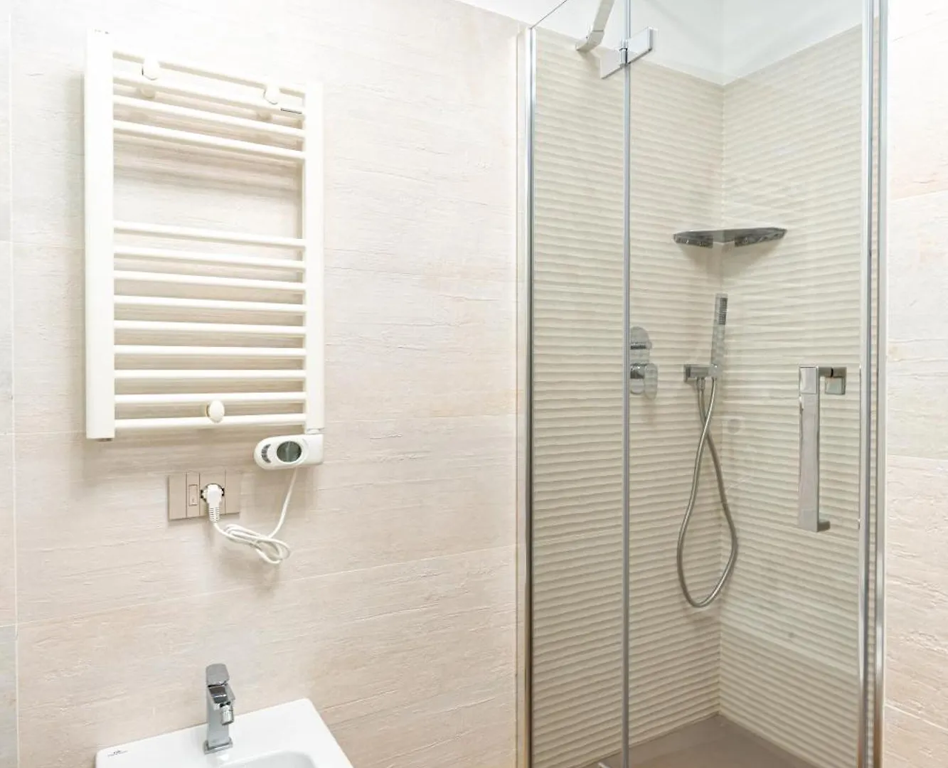 Light Garden-Luxury Apartment With Private Parking Μόνζα 0*,  Ιταλία