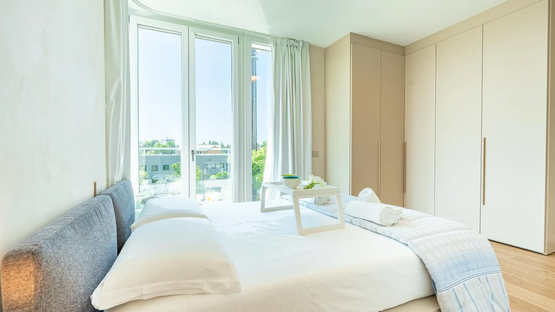 Light Garden-Luxury Apartment With Private Parking Μόνζα