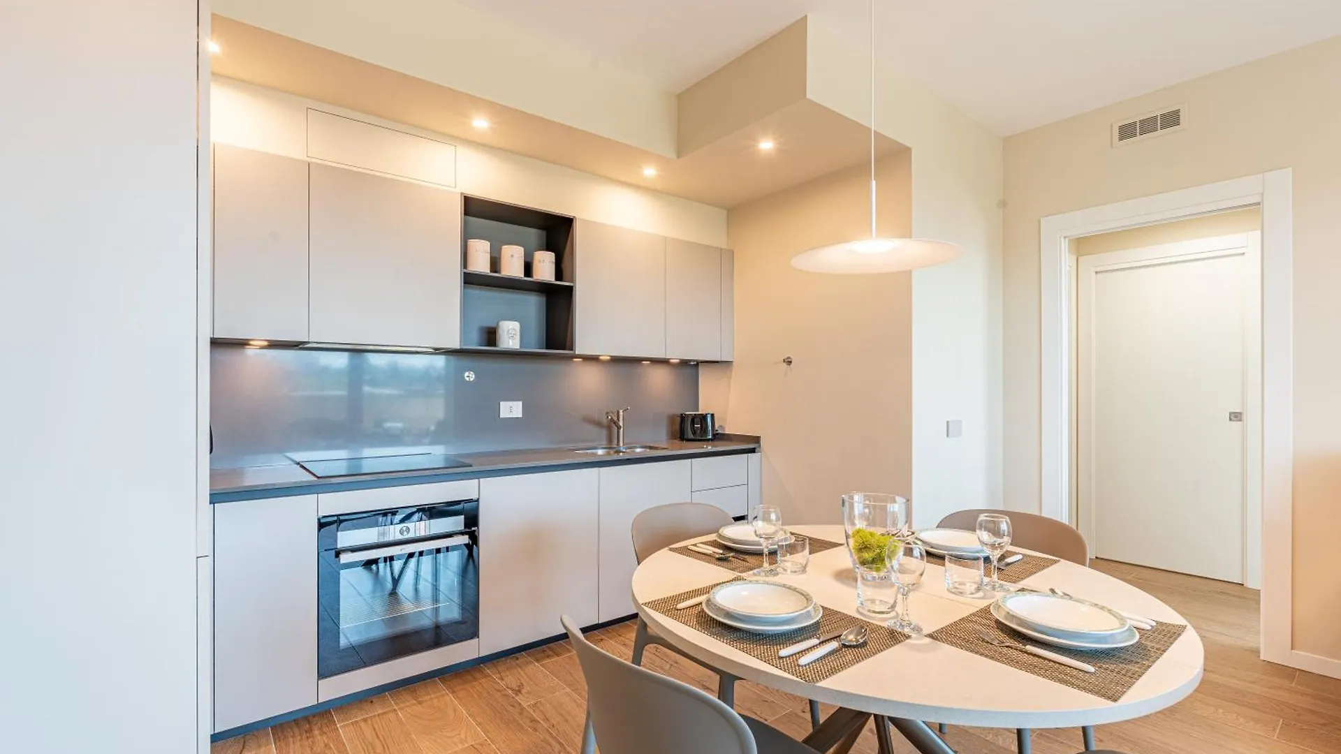 Light Garden-Luxury Apartment With Private Parking Μόνζα