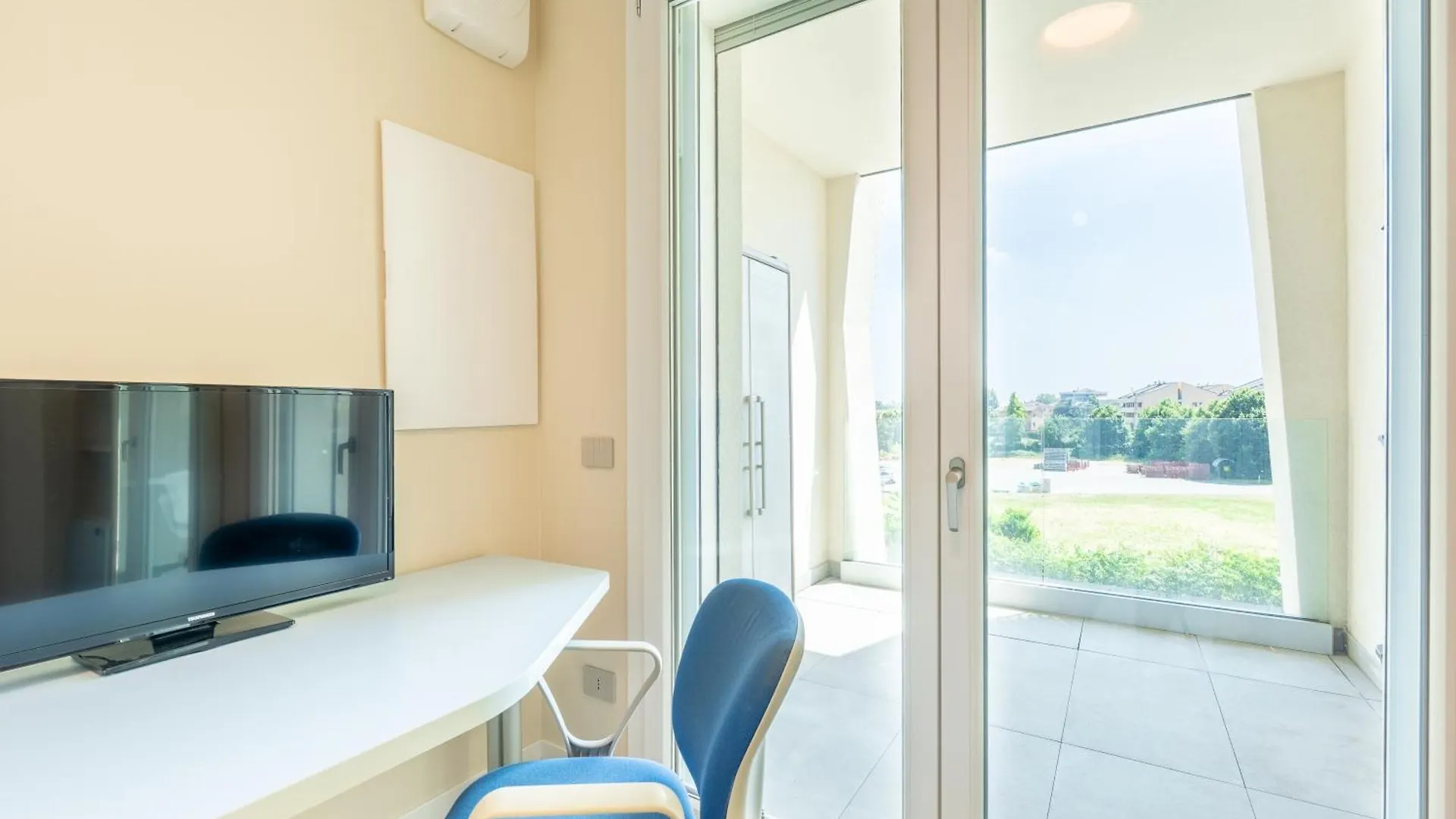 Light Garden-Luxury Apartment With Private Parking Μόνζα
